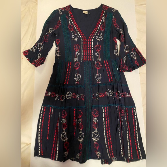 Anthropologie Dresses & Skirts - Akemi + Kin Anthropologie Embroidered Bell Sleeve MIDI Dress 00 A15